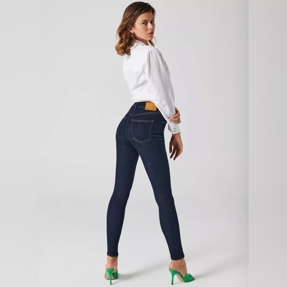 The  Yoko High Rise Slim
Denim Forum. Aritzia (Ink Blue) - Picture 2 of 10
